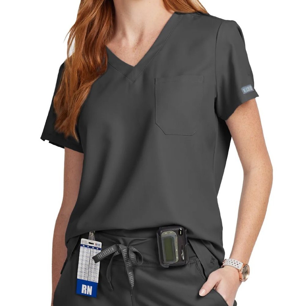 Med Couture Insight | 1-Pocket Tuck-In Scrub Top
